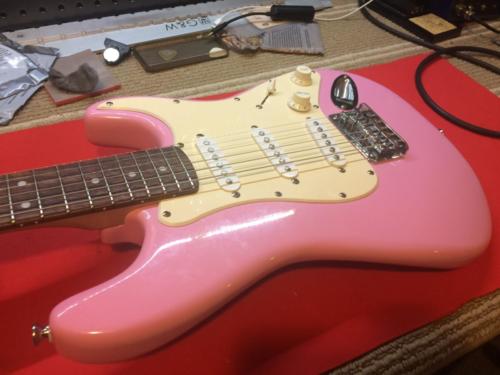 Squier Strat Hello Kitty